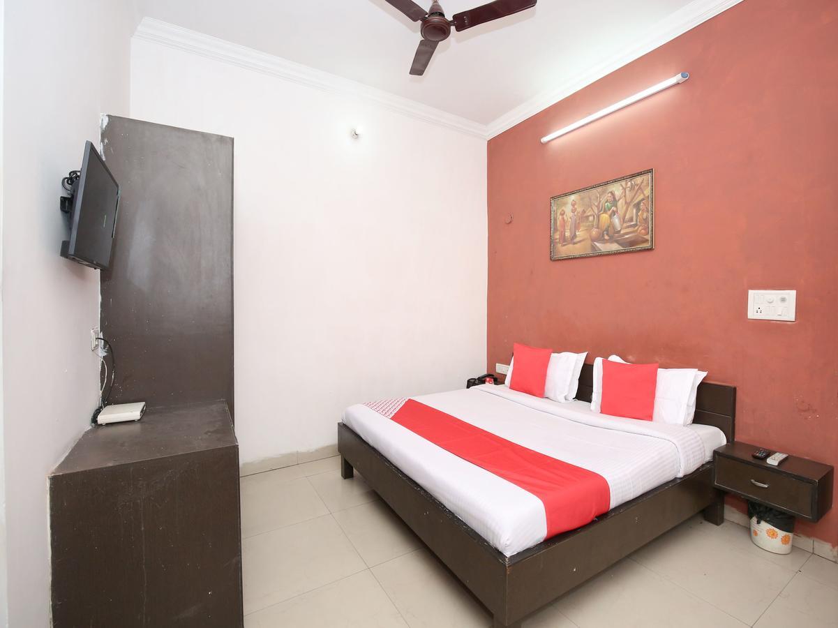 Oyo 12972 Hotel Krishna Castle Амритсар Екстериор снимка