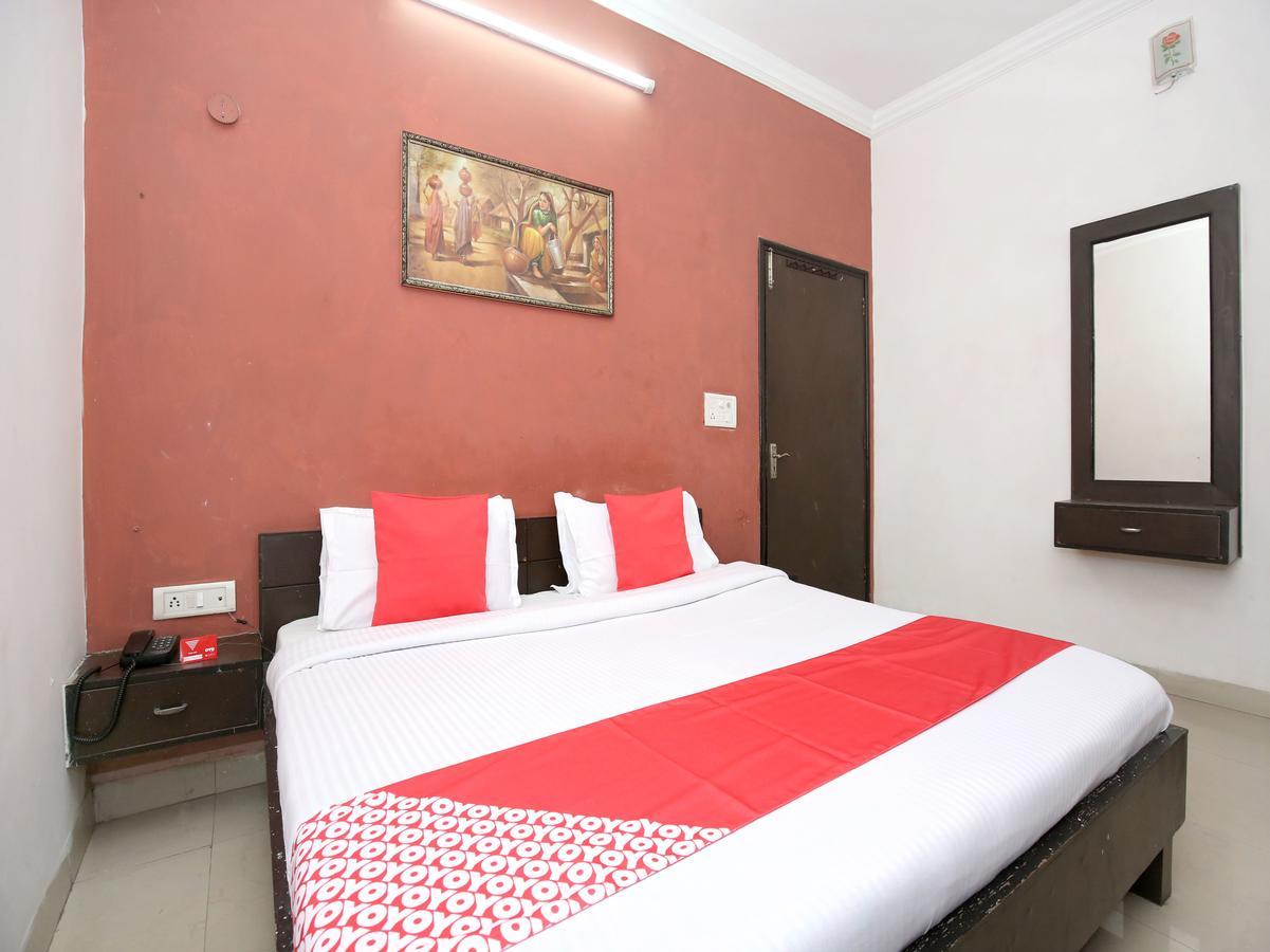 Oyo 12972 Hotel Krishna Castle Амритсар Екстериор снимка